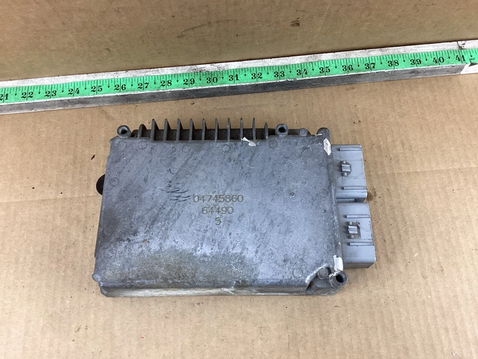 Módulo de control del motor Dodge Caravan 1996-1999 ECM ECU 04745860, 04727192 Foto 3 de 4