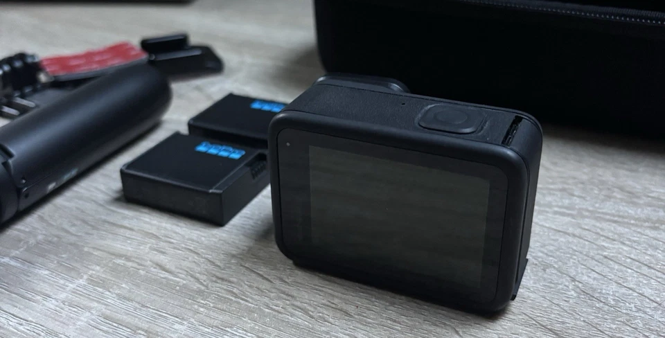 GoPro HERO13 Negra + Lente Ultra Ancha Mod + con 2 Baterías Extra y 64GB  Foto 3 de 4