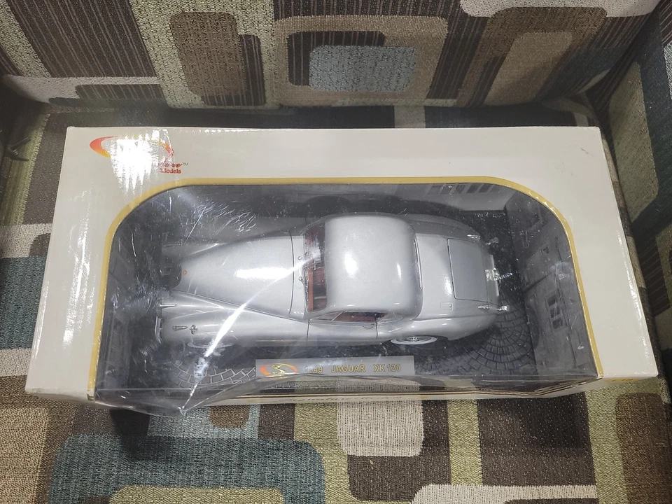 Modelos Signature 1949 Jaguar XK 120 plata 1/18 diecast nuevo en caja Foto 3 de 4