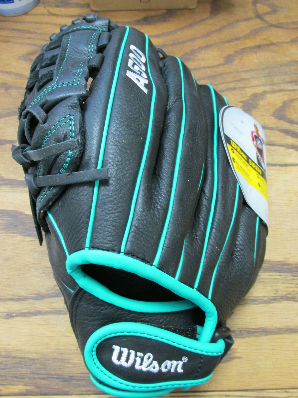 wilson siren glove