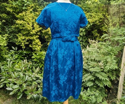 Vintage 50er Jahre blau Brokat dreiteiliges Cocktailkleid Anzug Set mit Sakko & Gürtel