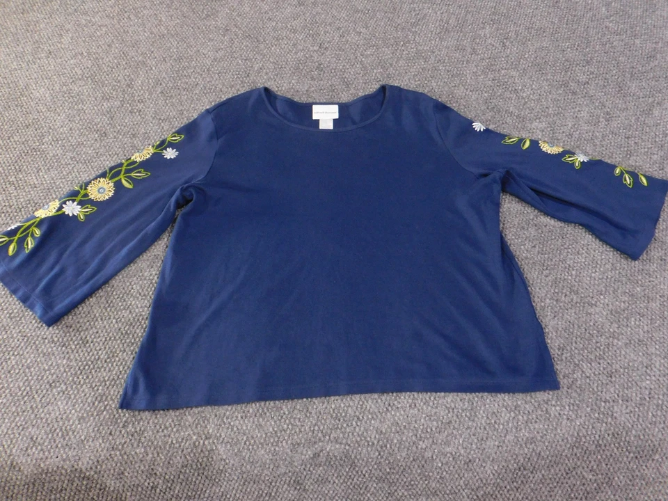Top Alfred Dunner para mujer grande azul marino bordado floral manga 3/4 algodón Foto 4 de 4