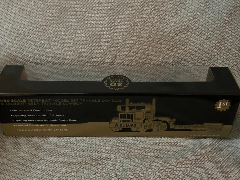 first gear 30th anniversary peterbilt 367 tri-axleday cab/tri-axle lowboy 1/50 - Image 4 of 4