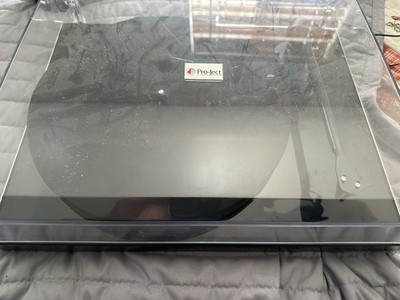 Pro-ject Debut Carbon Belt Drive Turntable With Ortofon 2M Red Cartridge