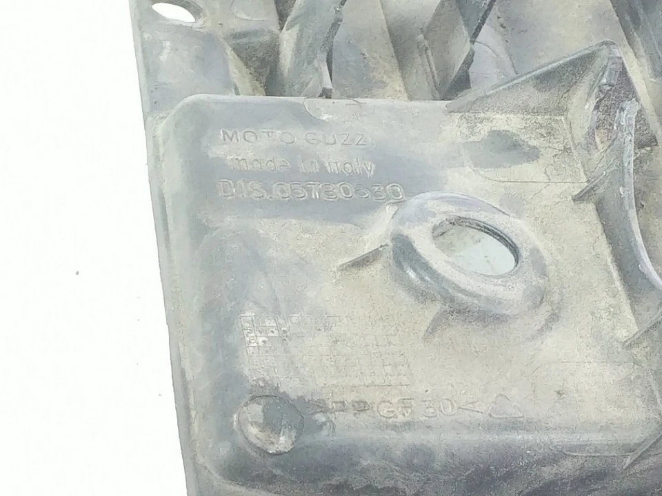 08 Soporte Bandeja Módulo ABS Moto Guzzi Norge 1200 Foto 2 de 4