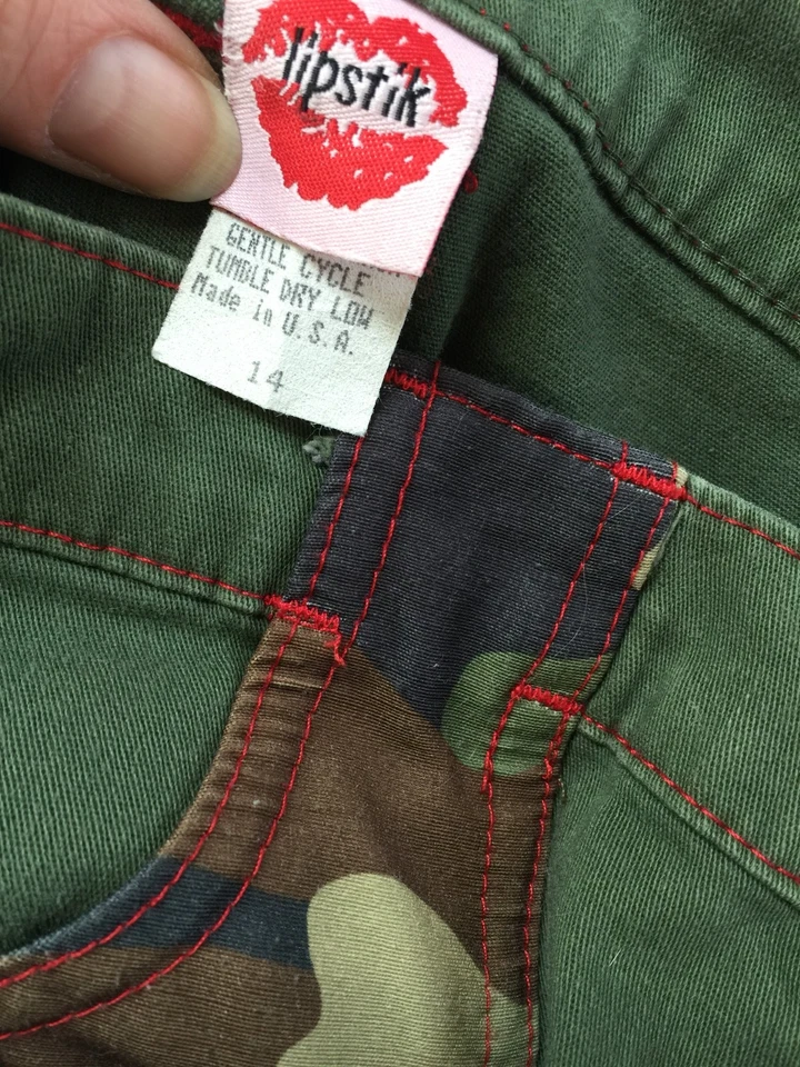NIÑAS 14 LENTEJUELAS ROJAS SIGNO DE LA PAZ Falda CAMUFLAJE Verde Ejército BOLSILLOS Lápiz Labial Hecho en EE. UU. Foto 3 de 4