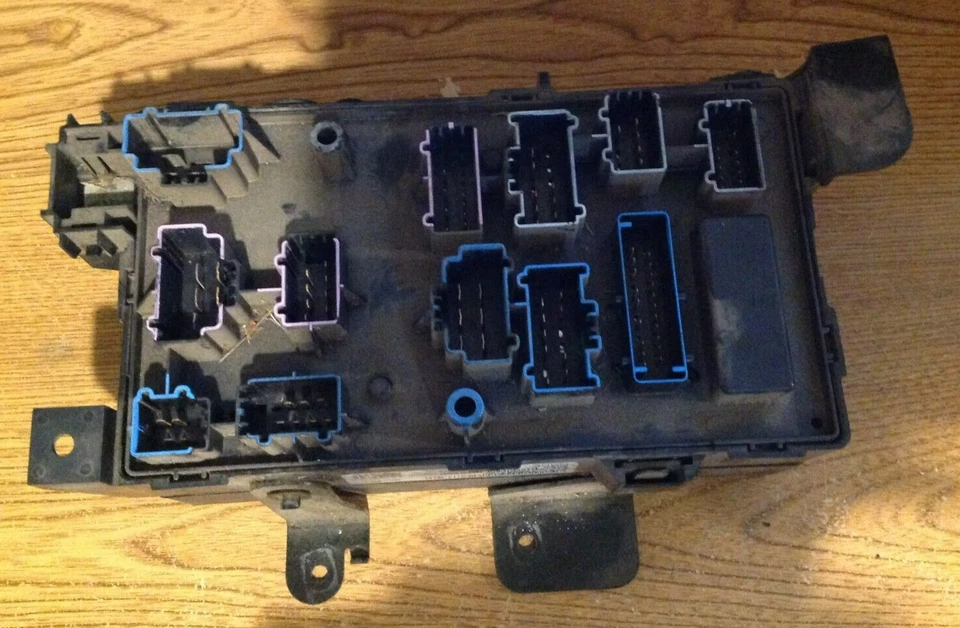 Ford F250 Super Duty 2005 2006 2007 fusible unión bcm caja relé 6C3T-14A067-AD Foto 2 de 4