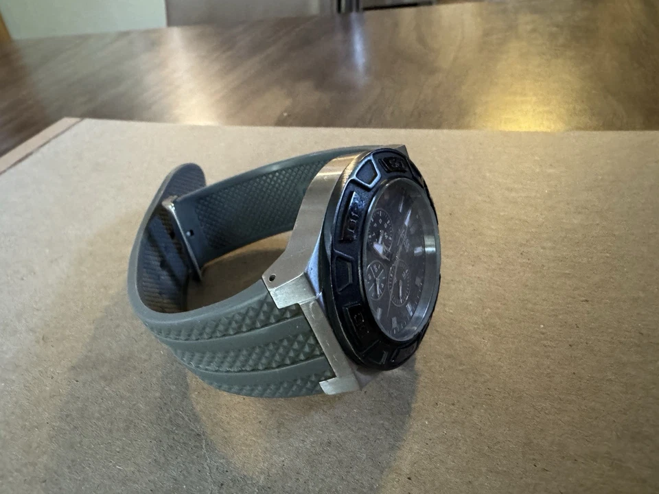 RELOJ FORCE 100M VINTAGE PARA HOMBRE GRANDE ADIVINAR DIVERS SPORT W0674G8 COLOR GRIS FUNCIONA Foto 2 de 4