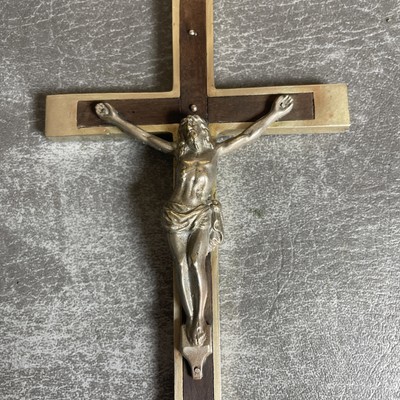Nickel und Holz Kruzifix. Gebraucht