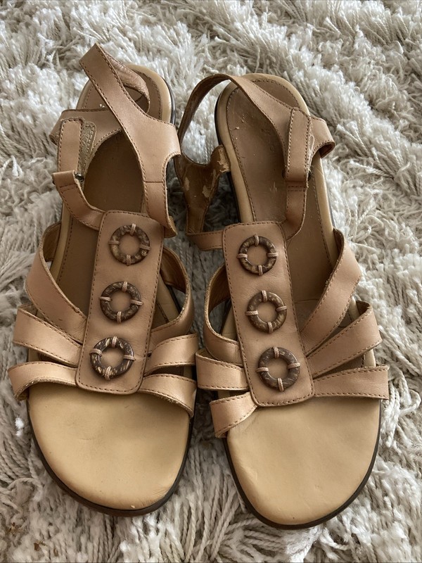 Easy Spirit Open Toe Tan Nude wedge Sandals Leather Size 9.5