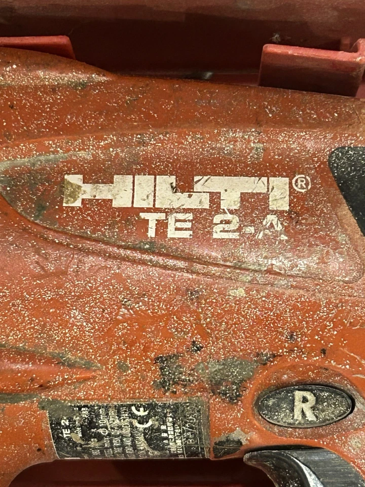 Hilti Rotary Hammer Drill TE 2-A22  5/8" SDS Plus Cordless w/Battery/Charger - Image 3 of 4