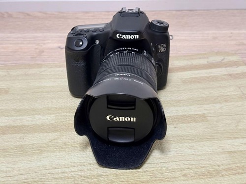 Canon Eos 70D Slr Camera Ef-S 18-135 Kit