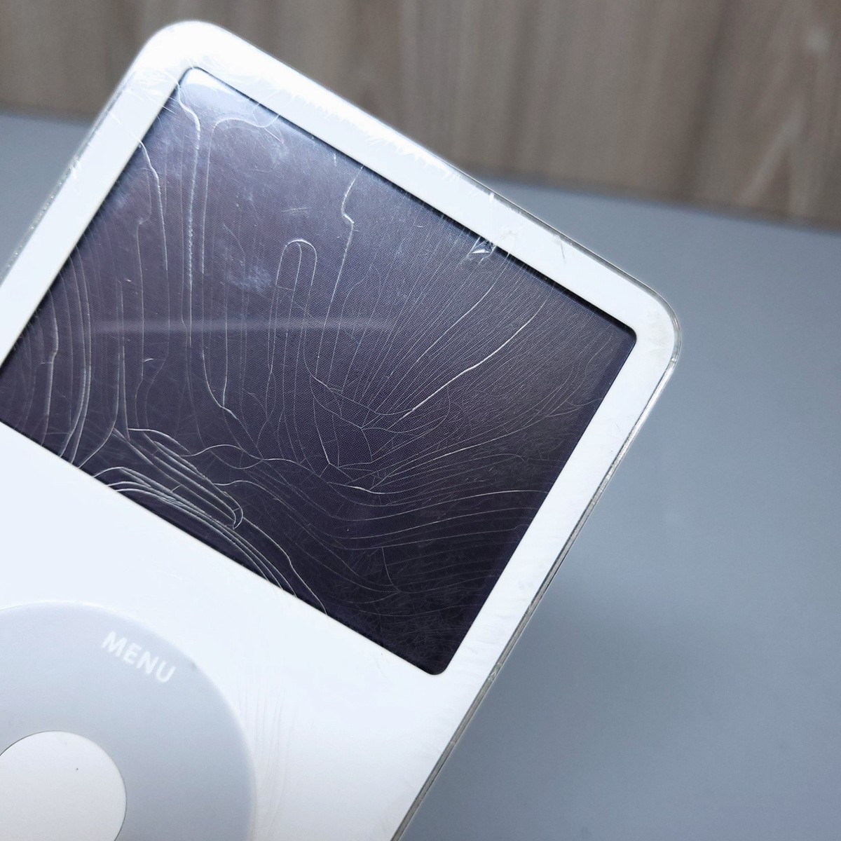Apple iPod Classic 5th Gen with Video - A1136 White 30GB PA002LL