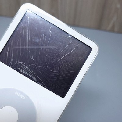 Apple iPod Classic 5th Gen with Video - A1136 White 30GB PA002LL