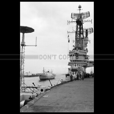 Photo B.001988 HNLMS KAREL DOORMAN R81 EX-HMS VENERABLE R63 AIRCRAFT CARRIER
