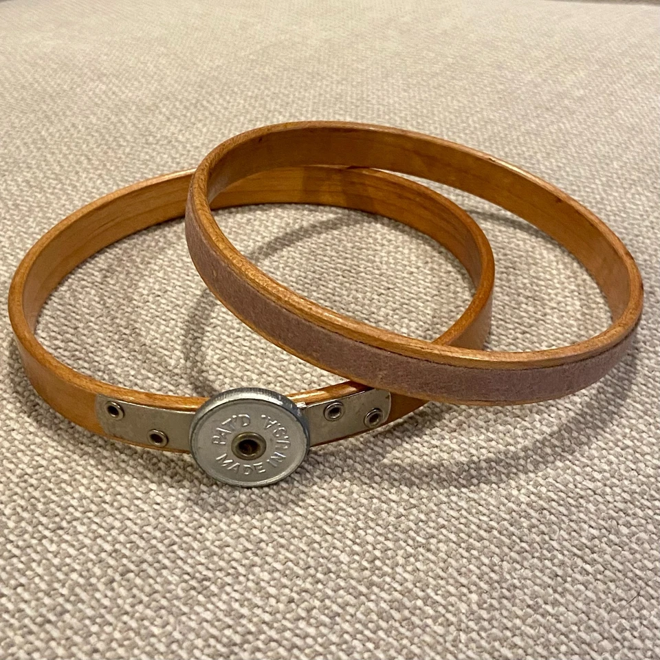 Rare Vintage QUEEN Tension Wheel 4" Wood Embroidery Hoop Ring Felt Lined - Image 2 of 4