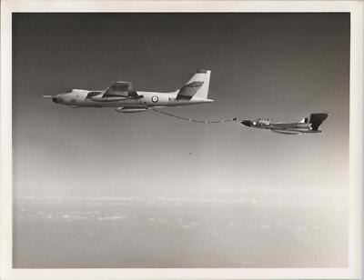 VICKERS VALIANT INFLIGHT AERIAL BETANKUNG GLOSTER JAVELIN ORIGINALFOTO RAF 2