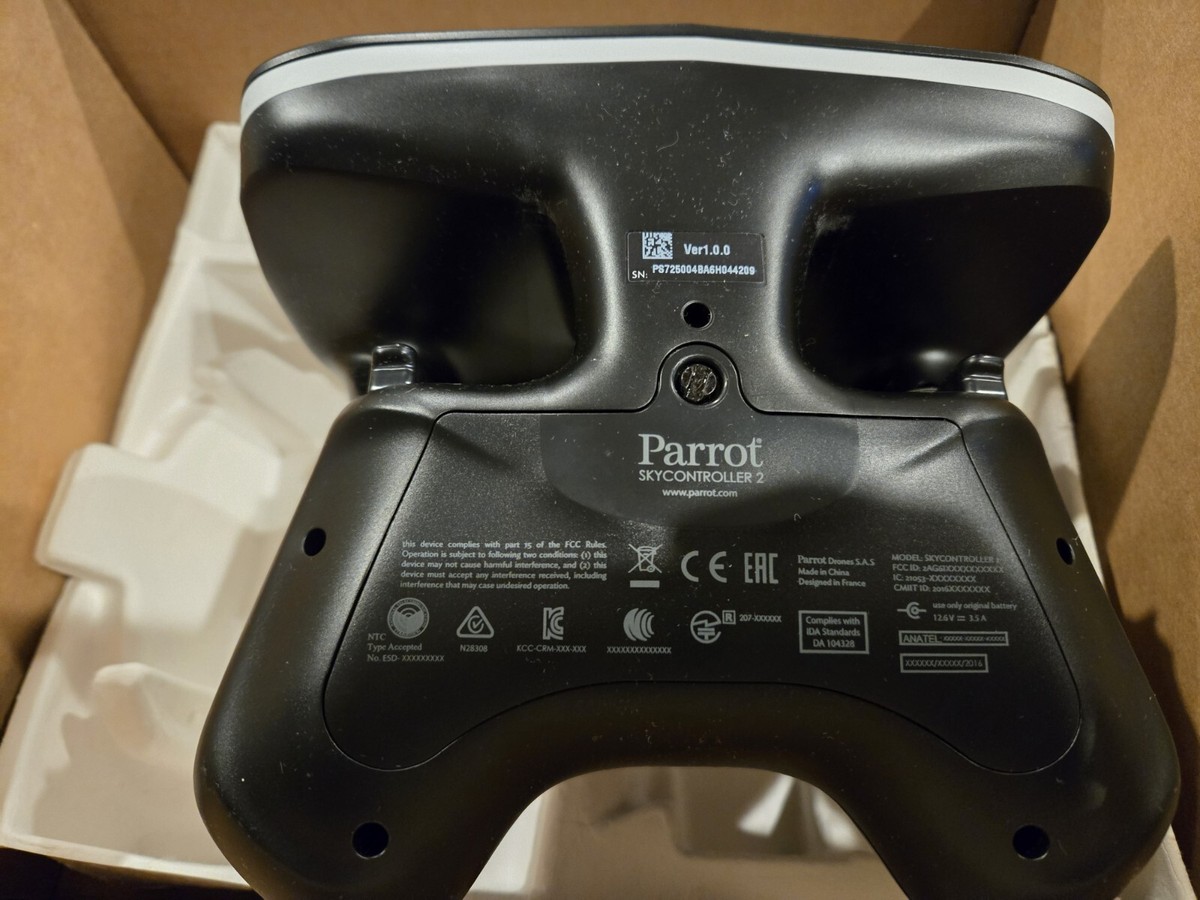 Parrot Bebop 2 FPV Bundle Cockpit Glasses Skycontroller 2 charger