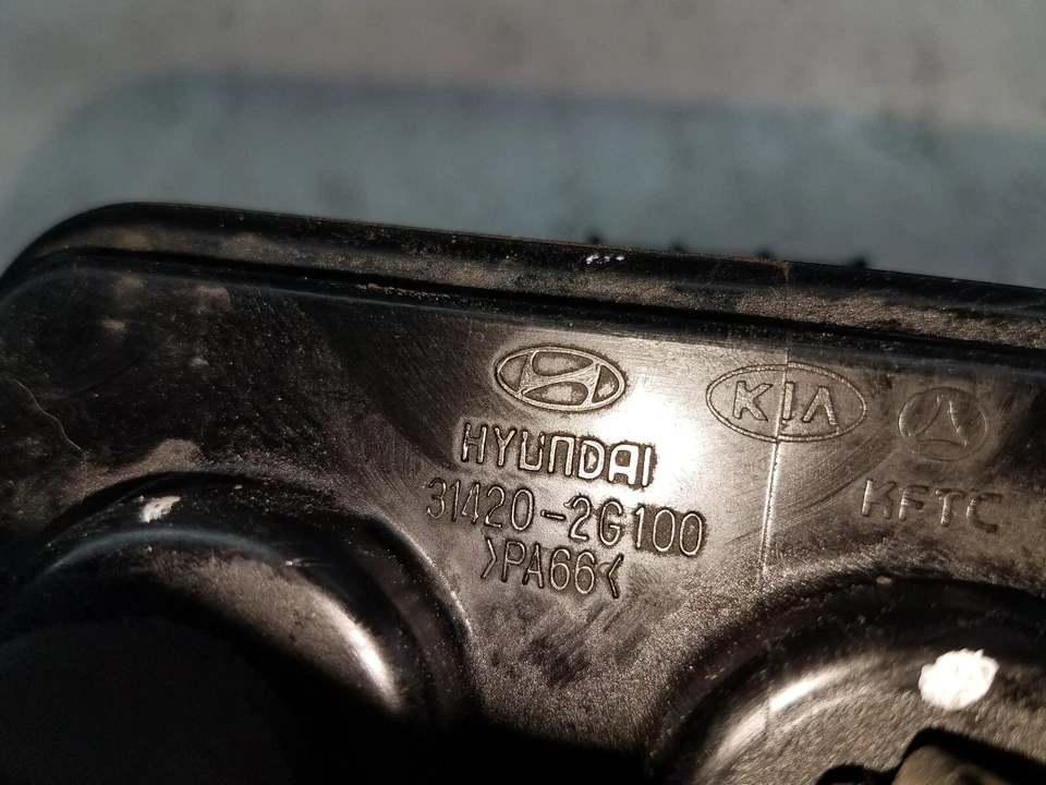 2006-2010 Kia Optima 2.4L F U E L V A P O R C A N I S T E R 31420-2G100 (M164) - image 3 of 3