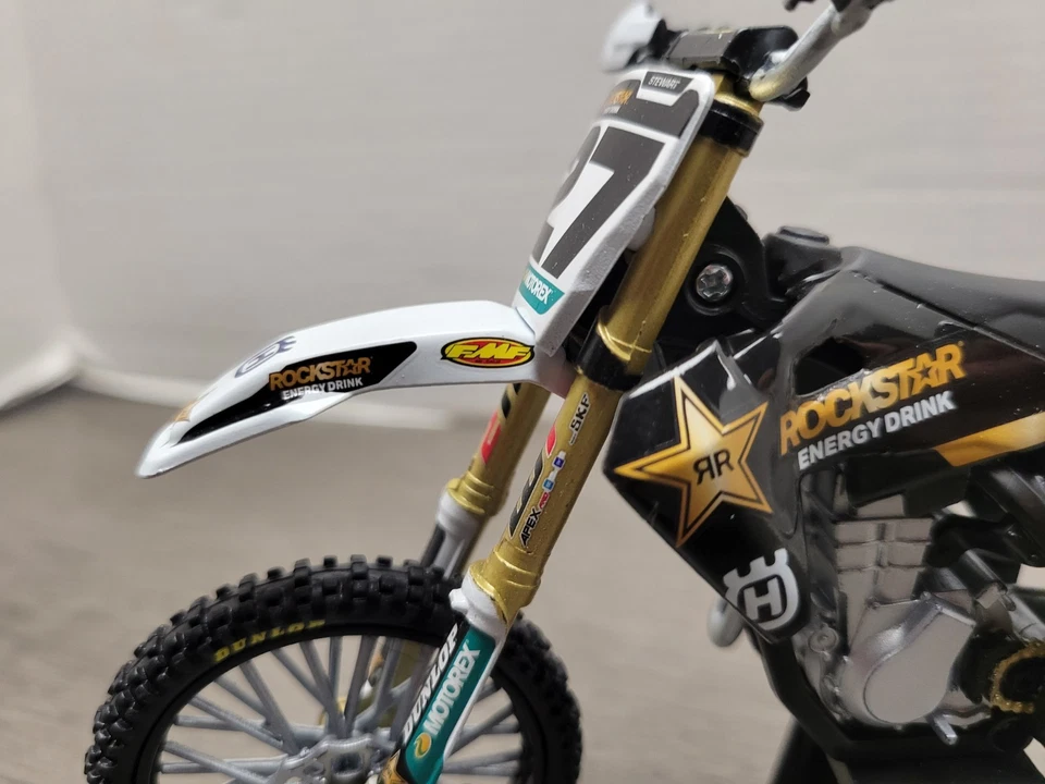 NUEVA BICICLETA DE CARRERAS RAY 58403 ROCKSTAR HUSQVARNA FC450 1/12 #27 MALCOLM STEWART NUEVA EN CAJA Foto 4 de 4