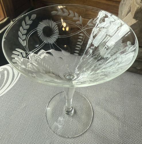Set of 4 Depression Glass Etched Stemmed Martini Champagne Wine Drinking Glasses - Picture 6 of 7