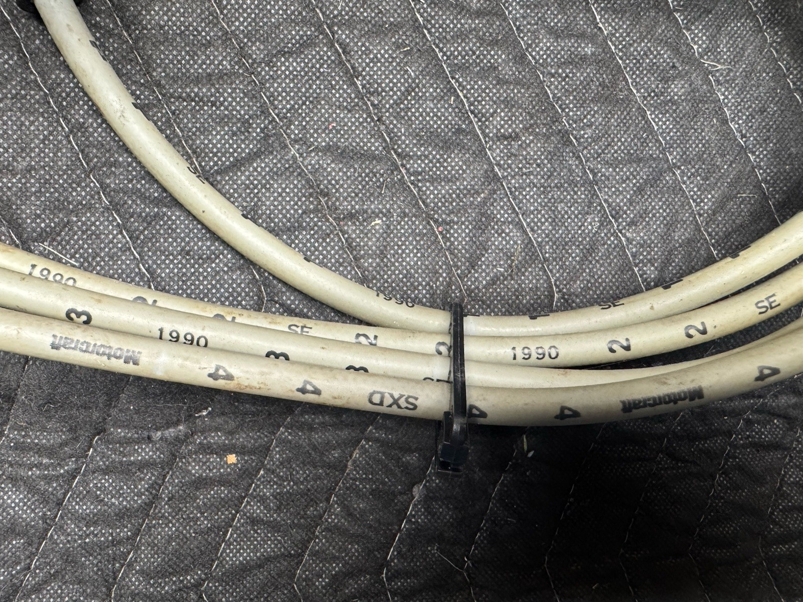 Ford GT 1990 Spark plug wire