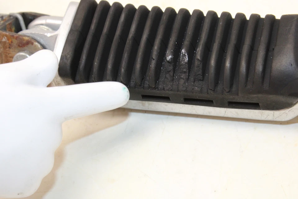 Juego trasero izquierdo Suzuki Vx800 1990 reposapiés conductor reposapiés tope Foto 3 de 4