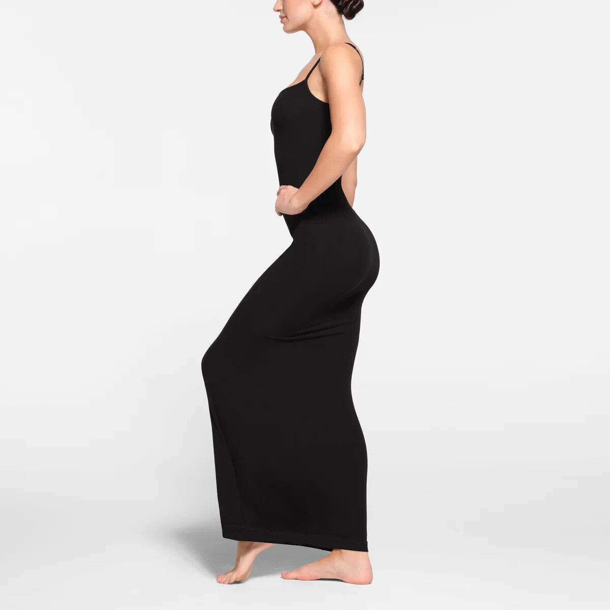 【最旬アイテム】Skims Lounge Dress ロング丈／海外セレブ着用 SKIMS Women's Soft Lounge Long Sleeve Dress in Onyx SKIMS