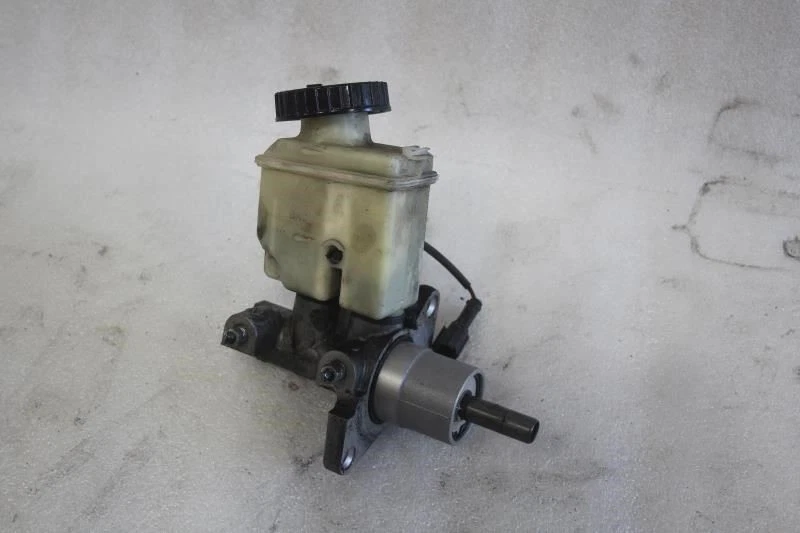 Suzuki Reno 2008 cilindro maestro de freno con depósito Foto 3 de 4