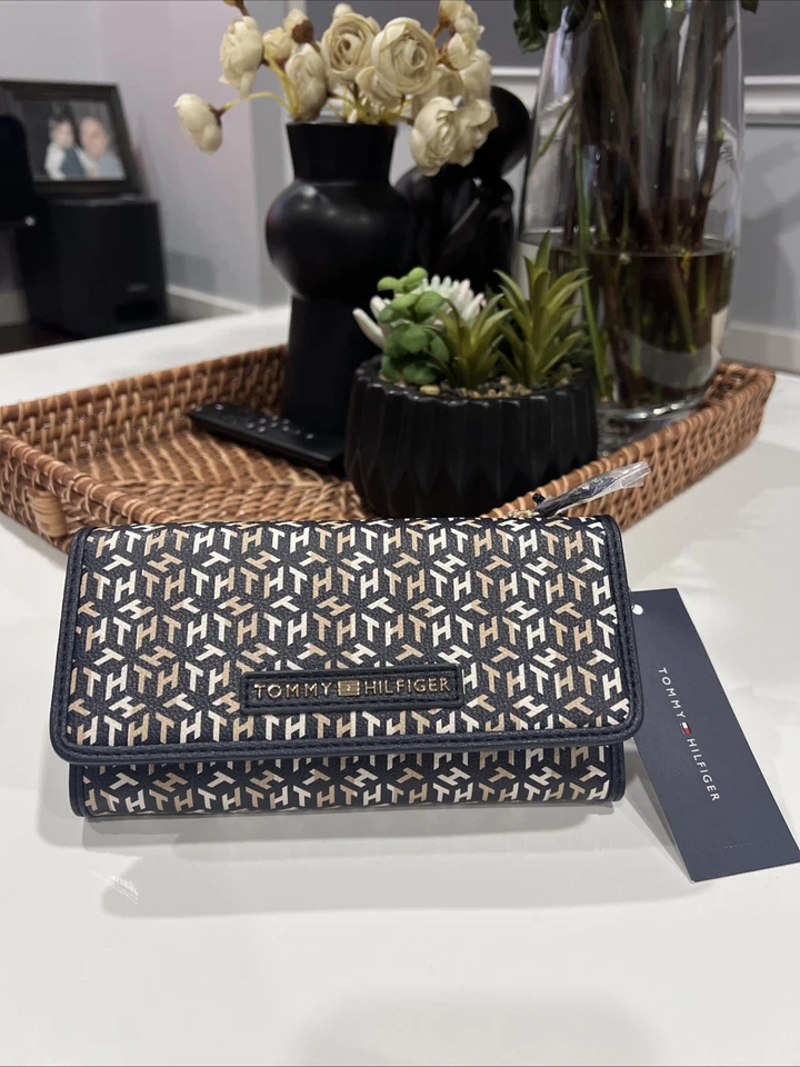 Carteira feminina Tommy Hilfiger nova em folha com vários bolsos - Imagem 4 de 4
