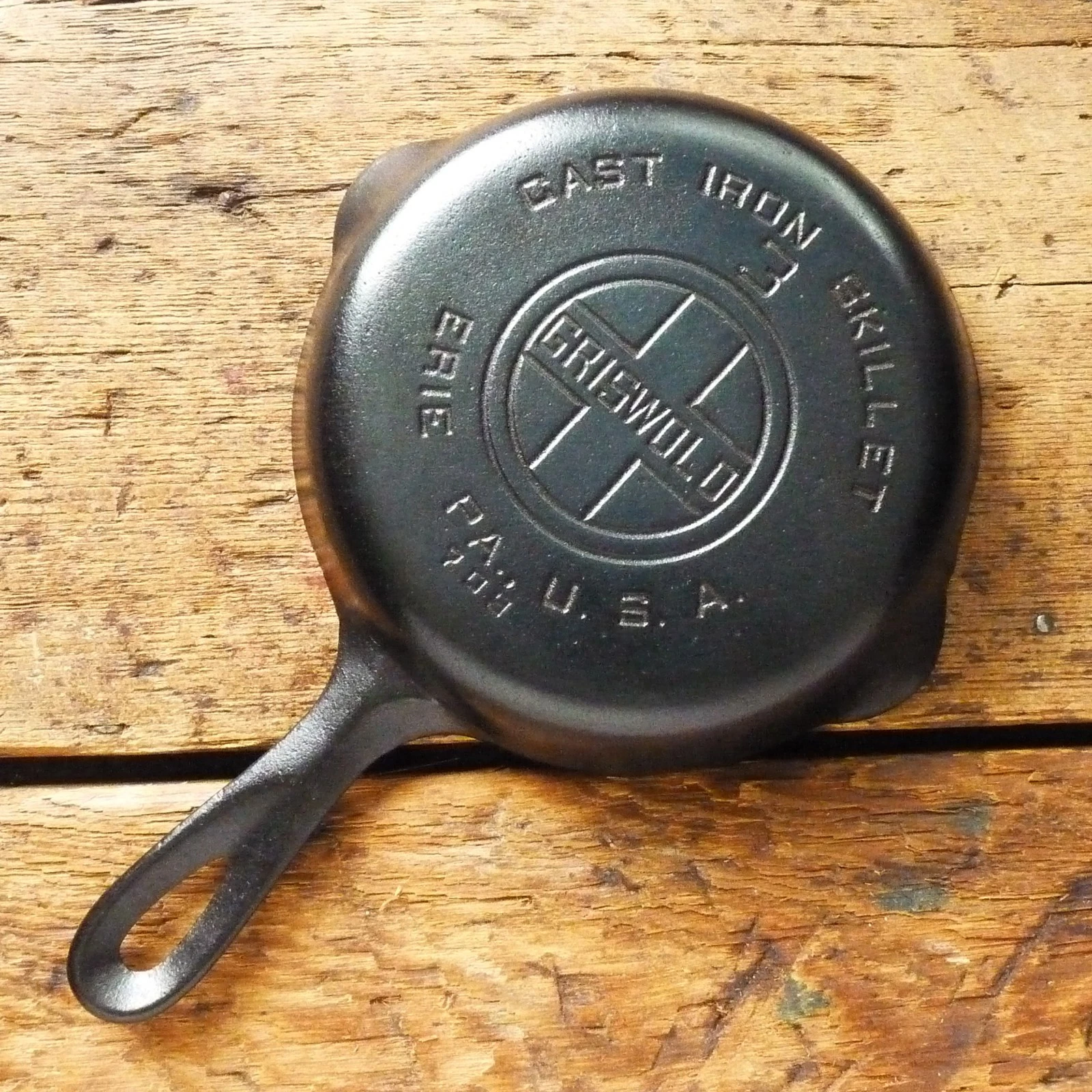 Vintage GRISWOLD Cast Iron SKILLET Frying Pan 3 LARGE BLOCK LOGO - Ironspoon
Opens in a new window