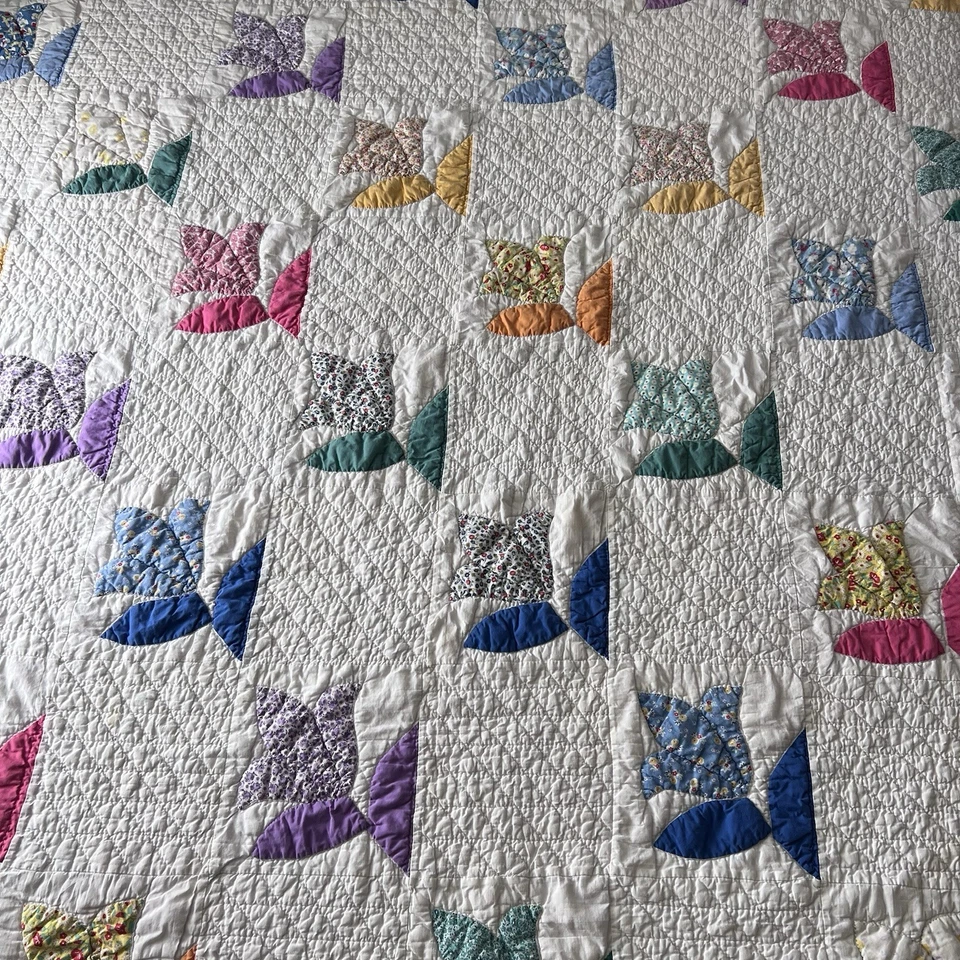Vintage Handmade Tulip Appliqué Quilt 70” x 80”Hand Quilted – 1930s/40s Feedsack - Image 3 of 4