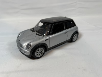 AutoArt 1/18 Scale Die Cast Model Millenium Mini Cooper - Silver