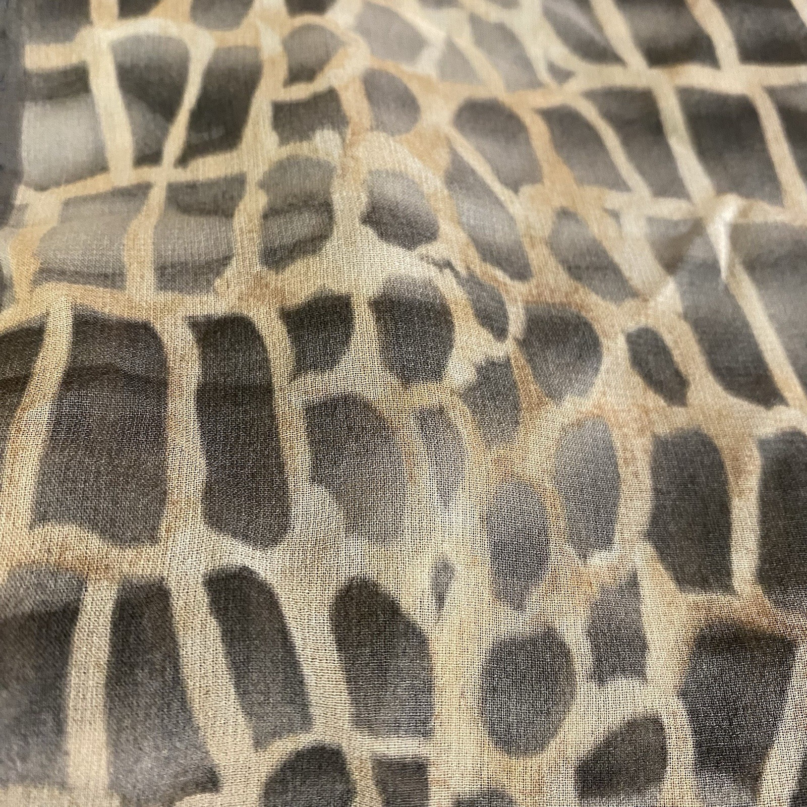 WW Grey And Tan Giraffe Pattern Rectangular Sheer… - image 6