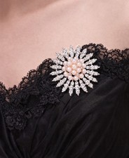 Star Burst Brooch Pin Faux Pearl Rhinestone Classic Elegant Alloy NWT