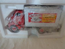 1st GEAR 1/34 TRUE VALUE COTTER & CO. 1952 GMC DRY GOODS VAN