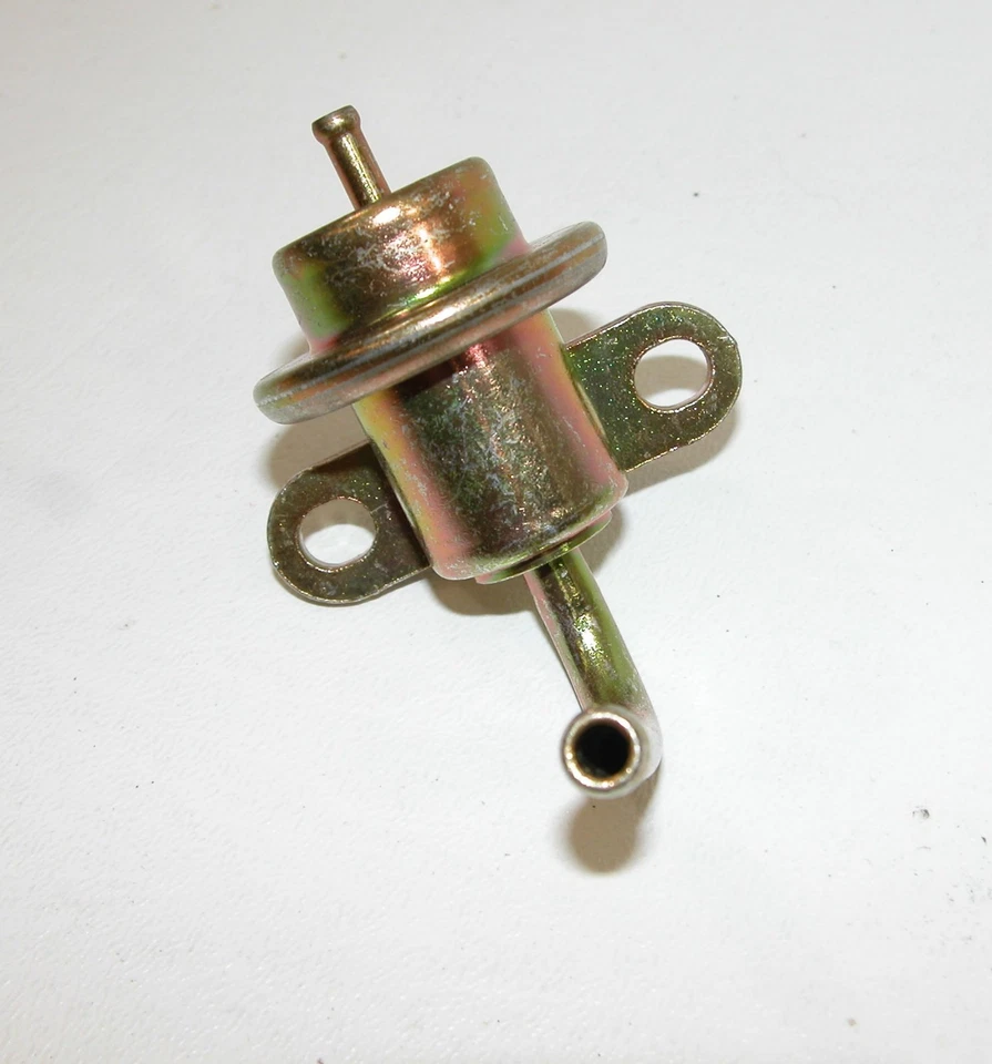 SMP PR132 Fuel Pressure Regulator Fits 94-97 Celica 93-97 Corolla & Geo Prizm - Image 3 of 4