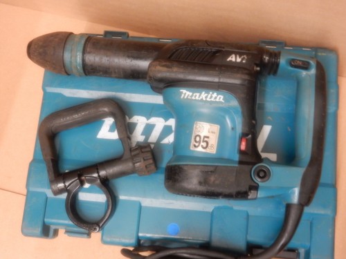 Makita HM0871C 110V SDS-MAX AVT Demolition Hammer Anti-vibration Technology - Picture 2 of 8