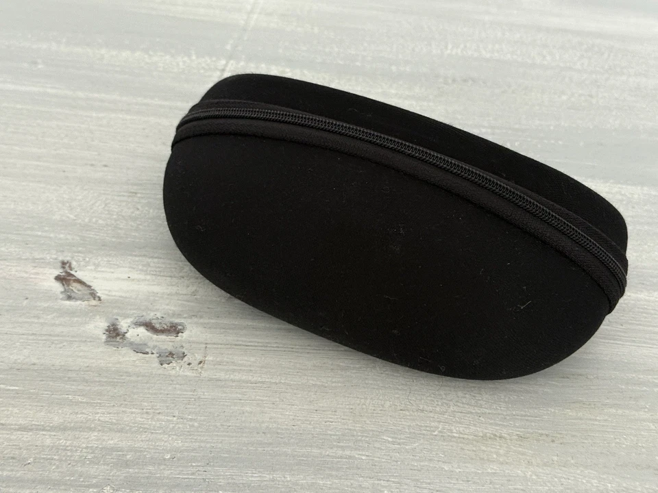 Gafas de sol deportivas semiduras negras MAUI JIM con mosquetón de plástico estuche con cremallera solamente Foto 3 de 4