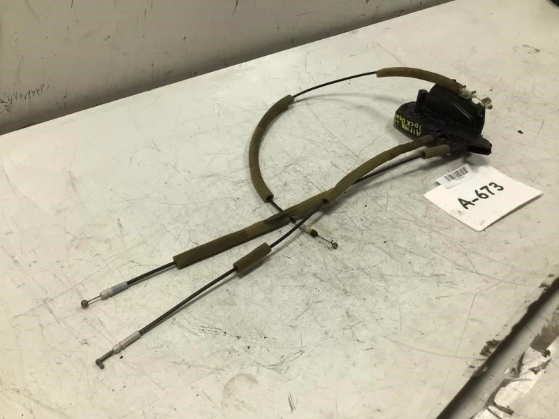 Nissan Altima 2012 actuador de cierre de puerta trasero izquierdo del lado del conductor OEM+ Foto 2 de 4