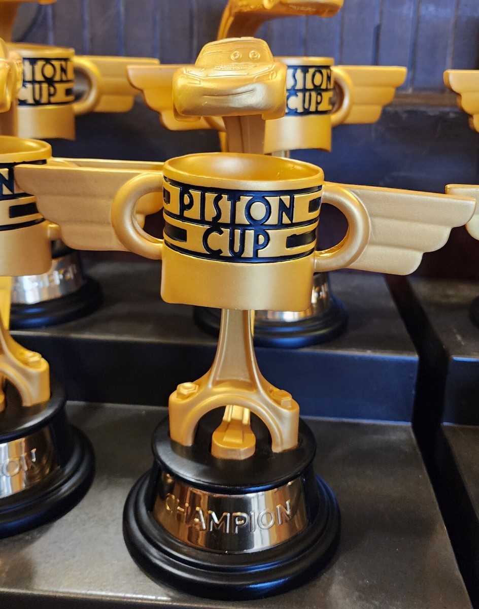 Piston Cup トロフィー ゴールド カーズ　カリフォルニアディズニー カーズ ピストンカップ カリフォルニアディズニー 限定商品