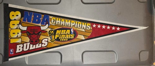 6 Vintage Chicago Bulls NBA Champion Pennants – 1990s – Great Set – VG+ - Picture 5 of 6