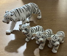 Safari Ltd 2006 White Siberian Tiger 6" and 3 Cubs Rubber PVC Plastic Toy Model