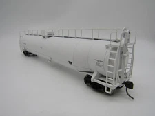 Atlas HO ACF 33,000 Gallon Tank Car - AAMX 17068