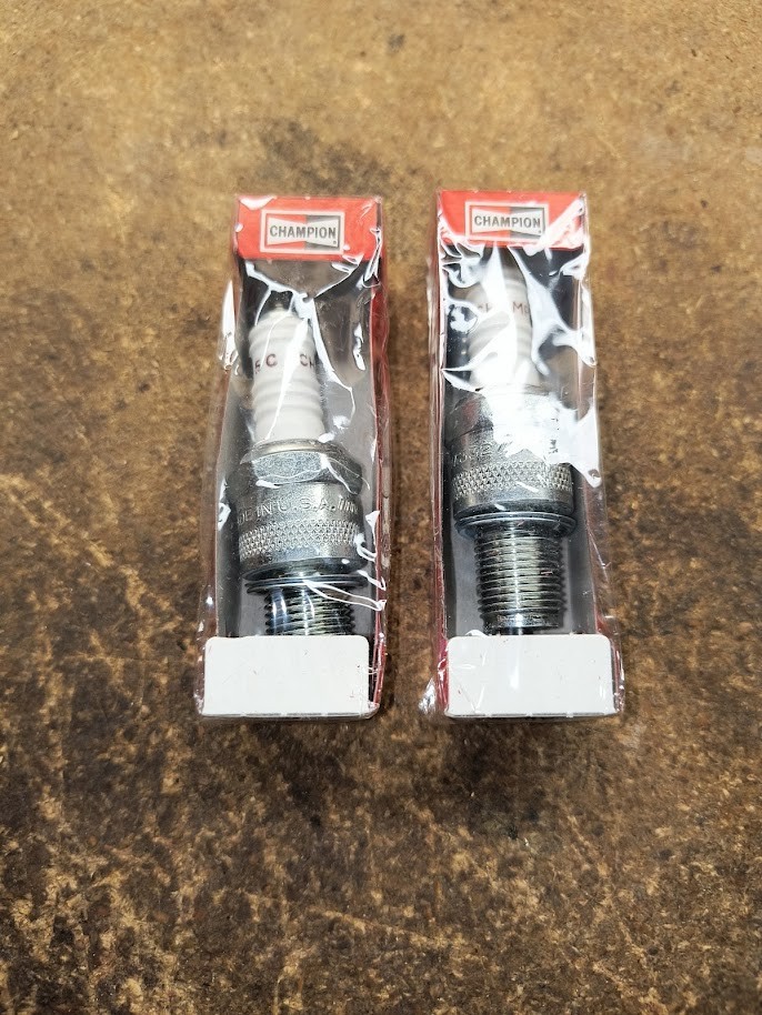 PAIR NOS Champion N5C Copper Plus sparkplugs BSA Triumph Norton MG