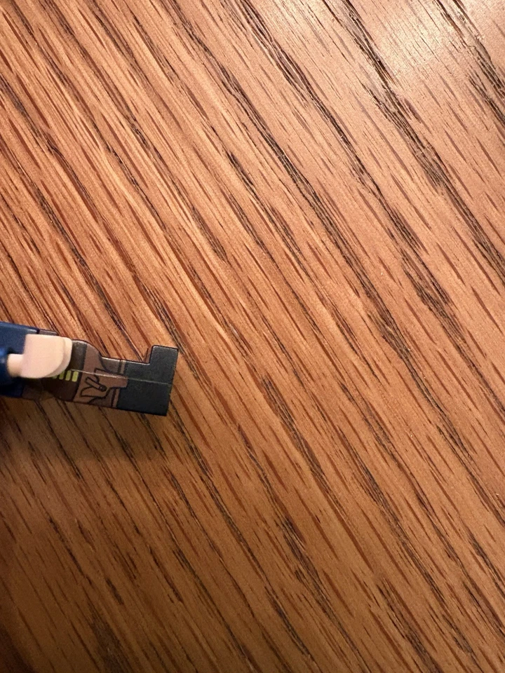 Lego Han Solo Cloud City 75222 patas impresas laterales Foto 4 de 4