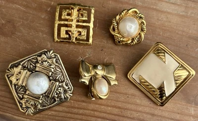 Lot 5 Orpheline BOUCLES D’OREILLES Vintage Clip CHANEL GIVENCHY NINA RICCI MONET - Photo 1/4