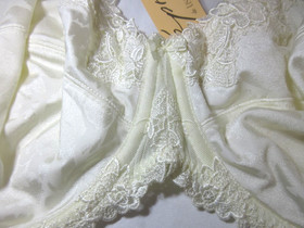 Eprise Lise Charmel Women's Ivory Tres Eprise Bra #08111 42DDD 42F NWT