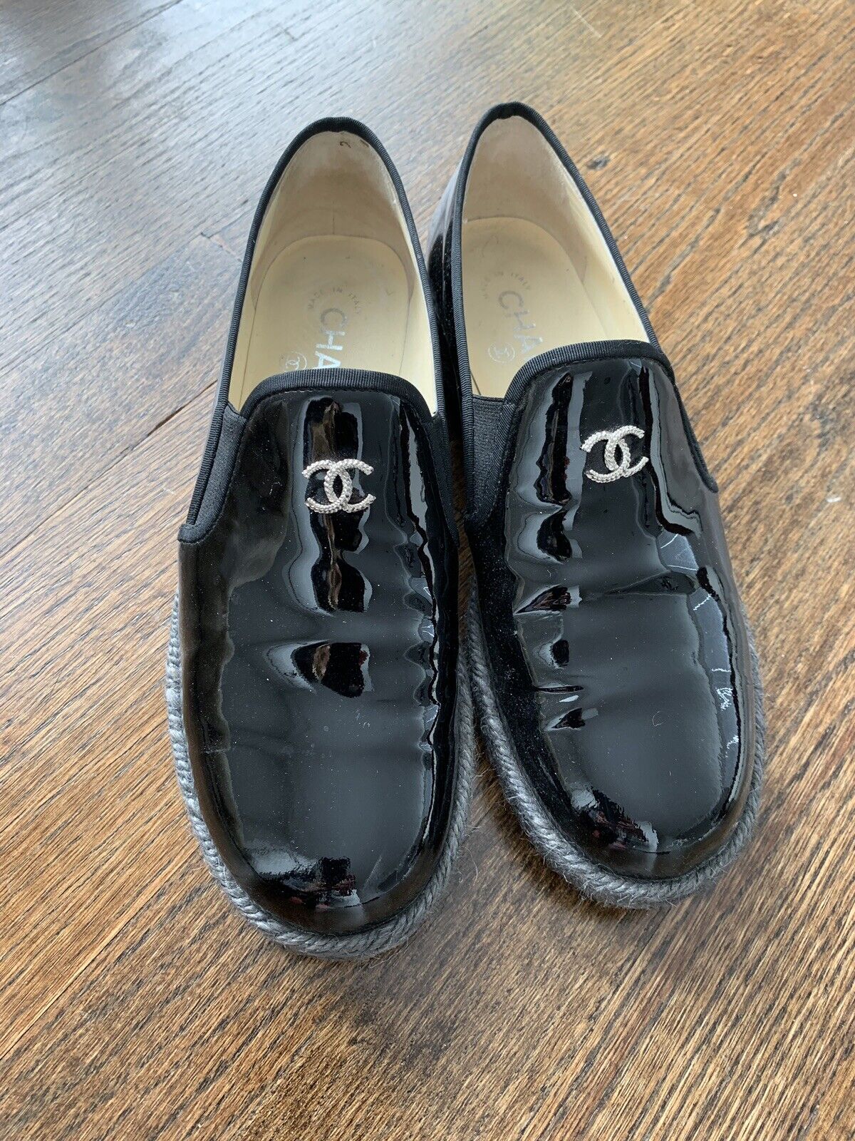 One Of A Kind Chanel Womens Black Shiny CC Logo Loafers Flats Size 36.5 6.5