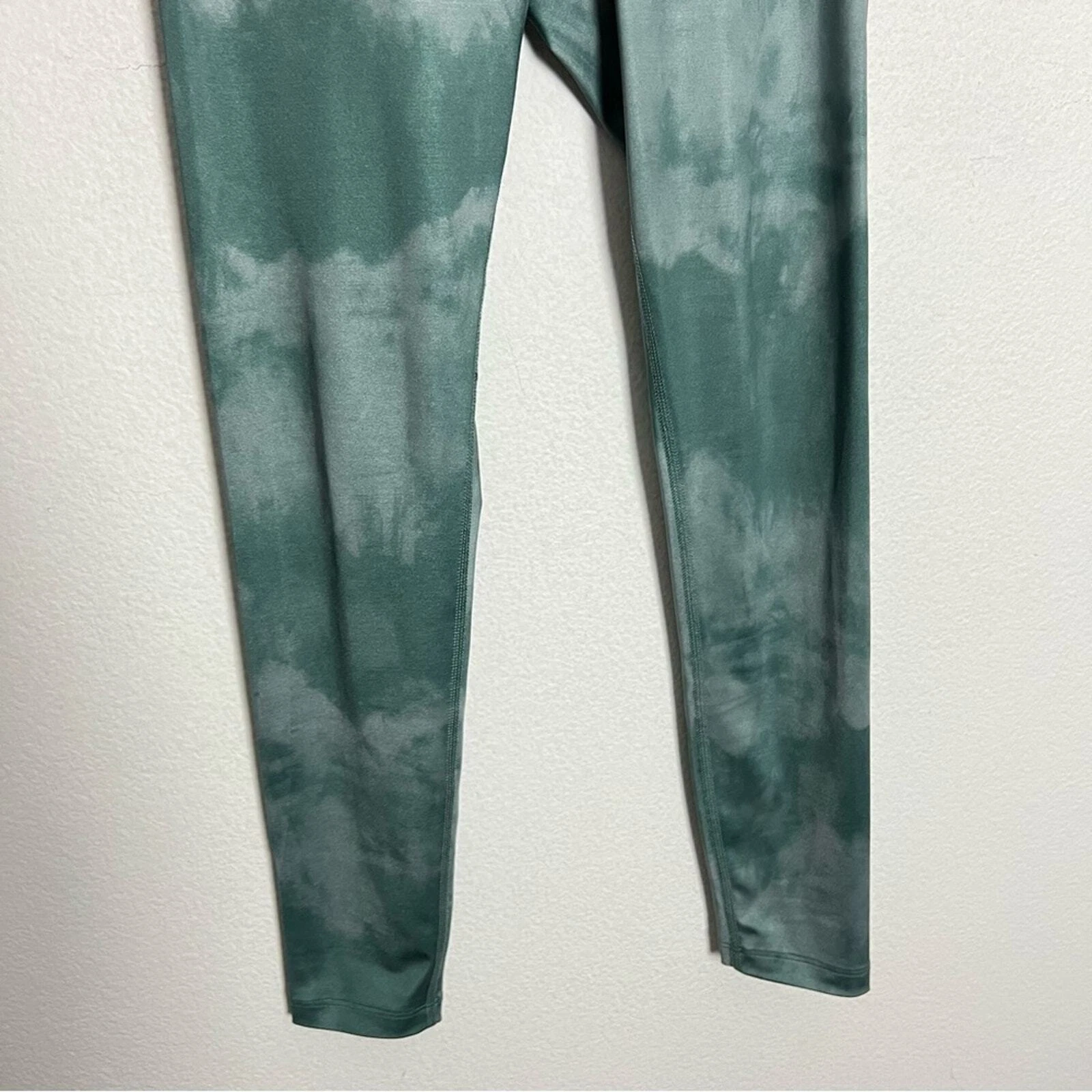 beyond-yoga lux high waisted smoke print leggings